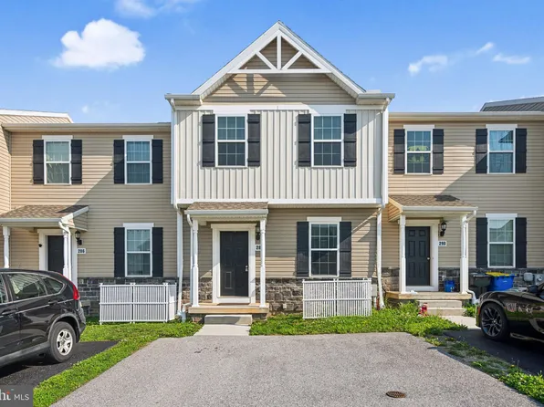 288 Homestead Dr #207, Hanover, PA 17331