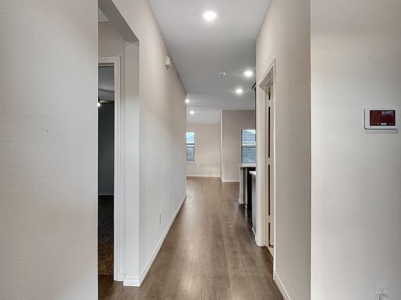 5th image of 705 Farmstead Way