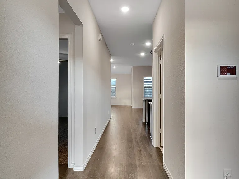 705 Farmstead Way — Photo 5