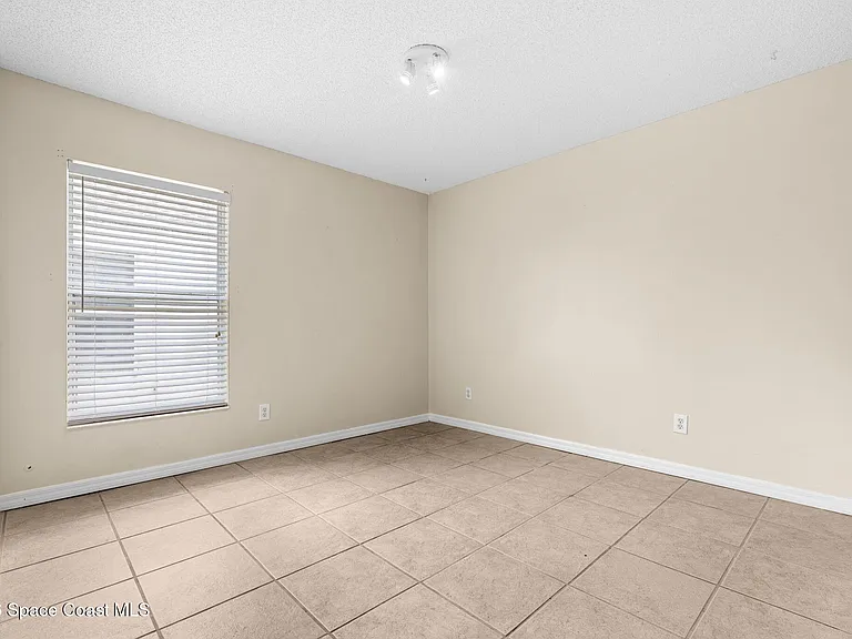4211 Swanna Dr — Photo 37
