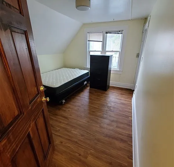 118 N State St — Photo 26