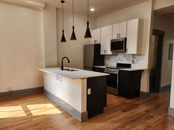 2nd image of 1725 Elm St #12
