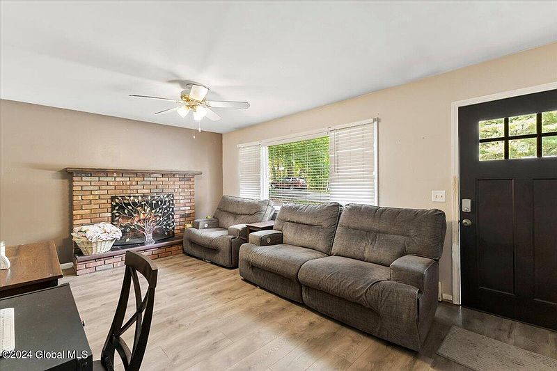 3rd image of 1684 Julianne Drive