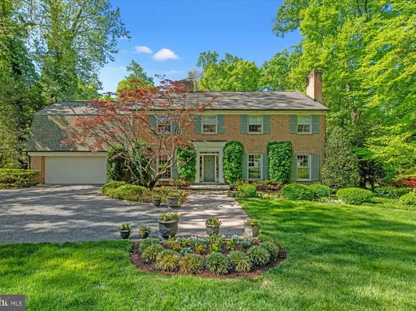 7030 Longwood Dr, Bethesda, MD 20817