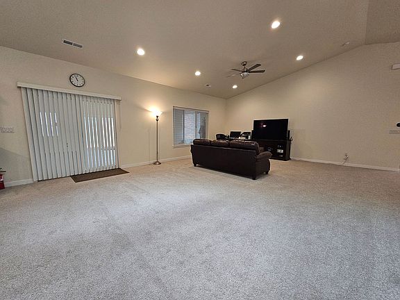 3rd image of 14739 Bingham Ave E