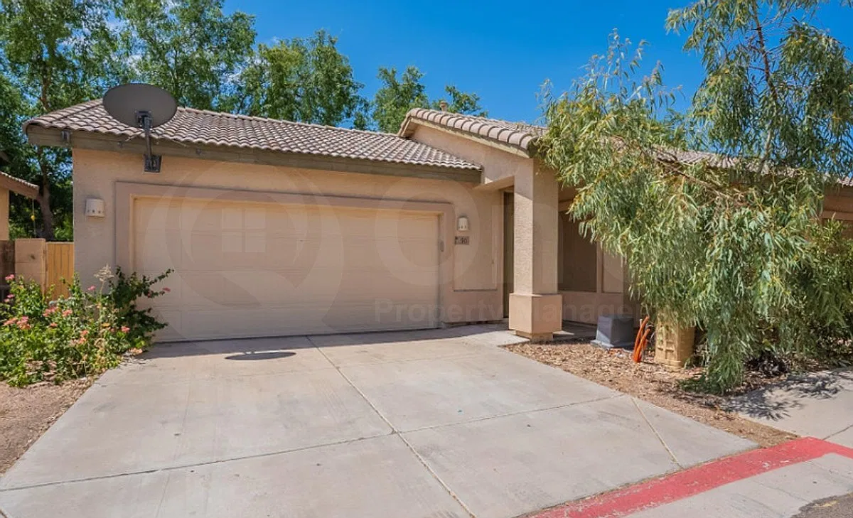 3 bed, 2.0 bath, 1218 sqft, $1,849 — Photo 1
