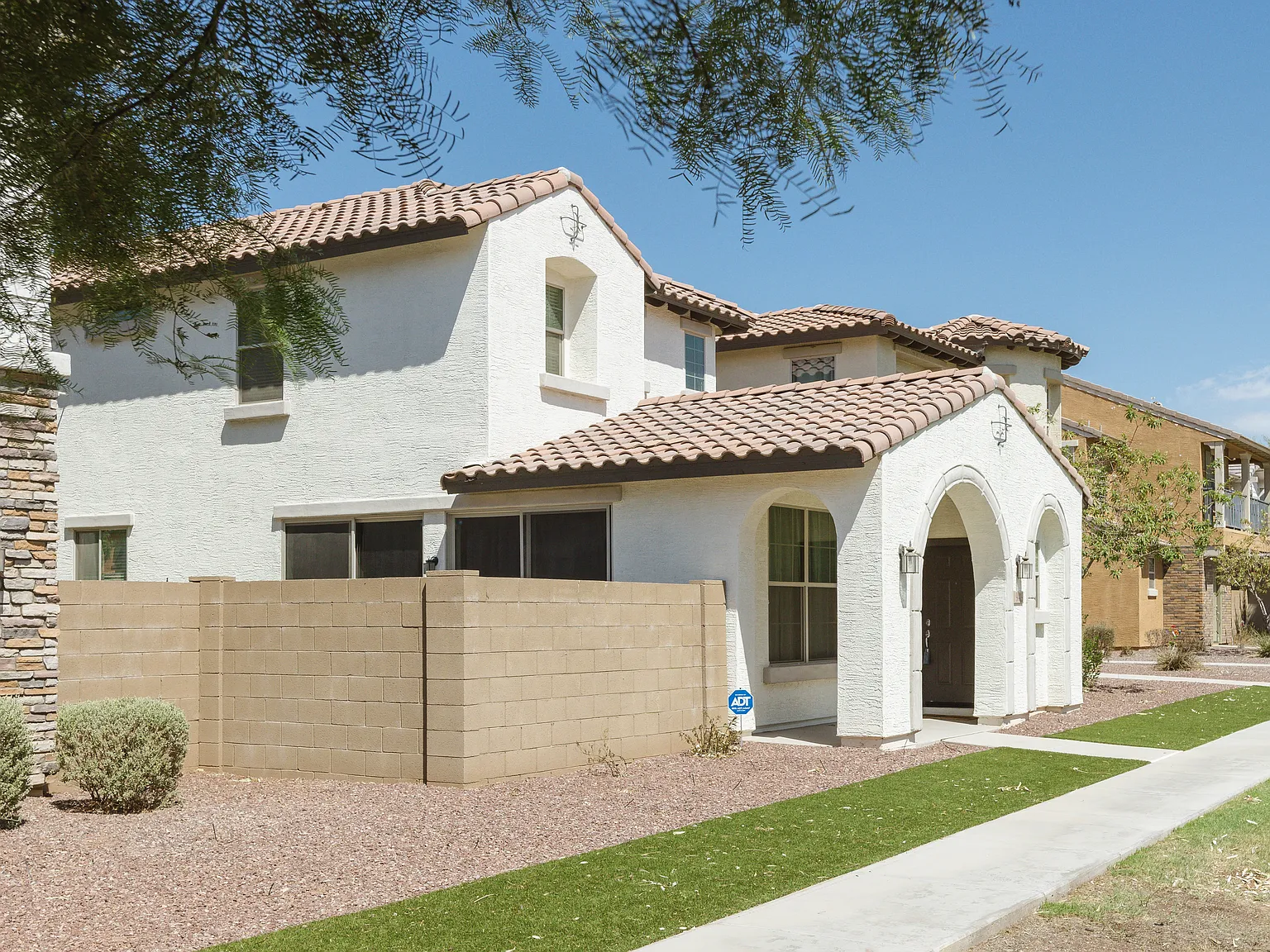 3 bed, 1692 sqft, $2,400 — Photo 3