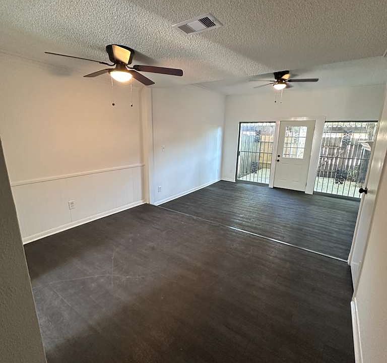 1st image of 7700 Creekbend Dr