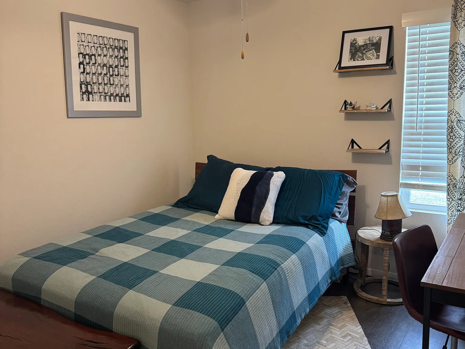 3 bed, 1337 sqft, $1,900 — Photo 2