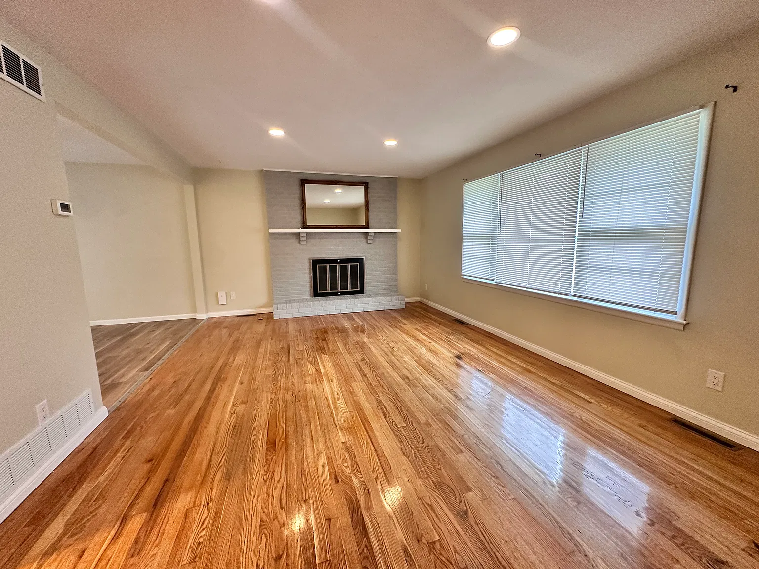 3 bed, 1392 sqft, $1,800 — Photo 2