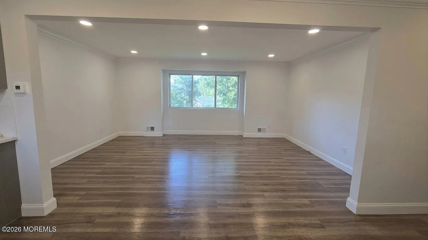 3 bed, 1.5 bath, 1127 sqft, $2,900 — Photo 2