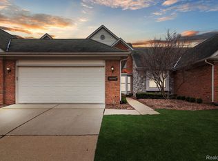 16590 Country Knoll Dr, Northville, MI 48168