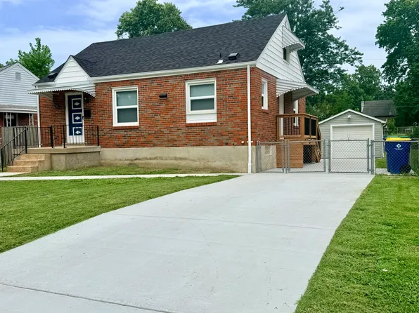 942 Sanders Dr, Saint Louis, MO 63126