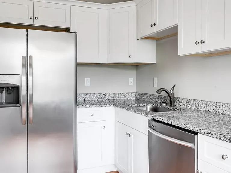 939 W Grace St — Photo 31