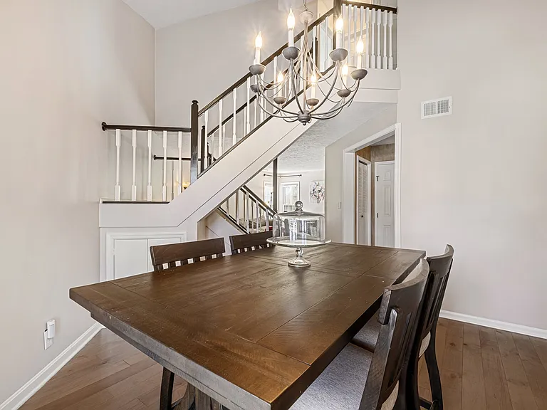760 Yorkwood Pl — Photo 2