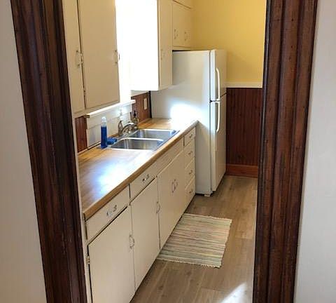 Kitchen counter and refrigerator