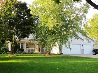 312 Fox Cir, Cottage Grove, WI 53527