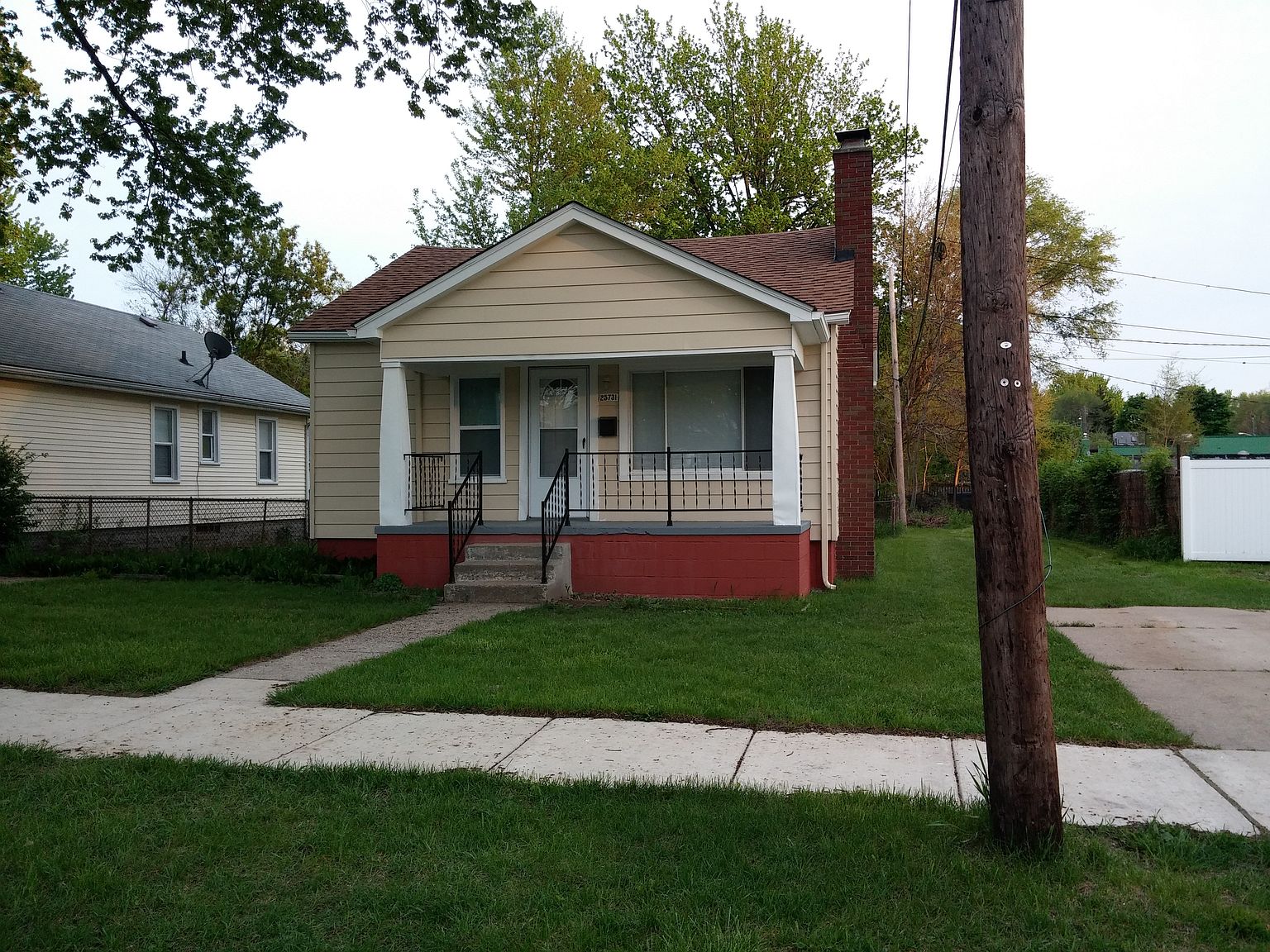 チチページ 25731 Kitch St, Dearborn Heights, MI 48125 | Zillow