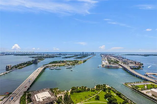 1100 Biscayne Blvd #LPH6105 — Photo 33