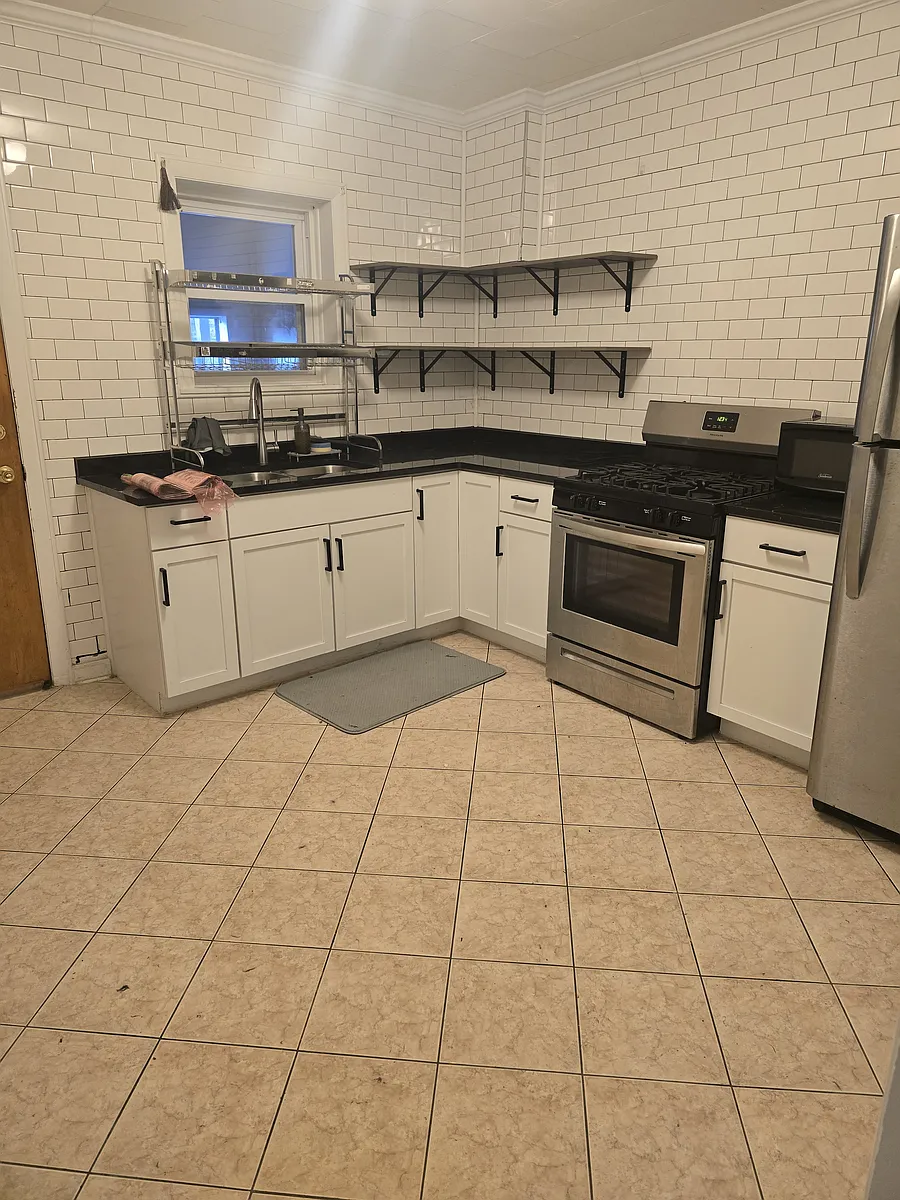 Building Photo - 3002 S Wells St #1F
