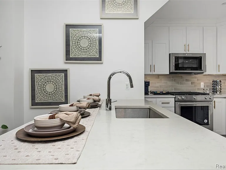 262 Mack Ave #1 — Photo 18