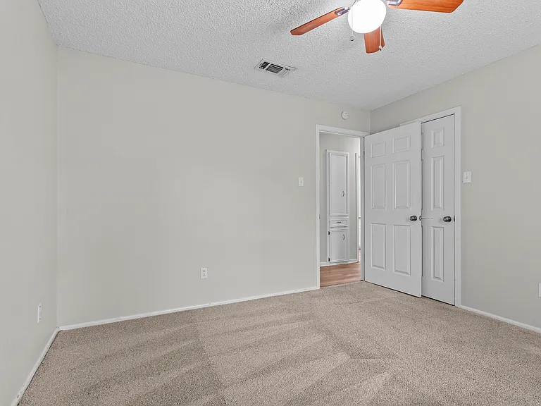 9616 Belmont Ave — Photo 10