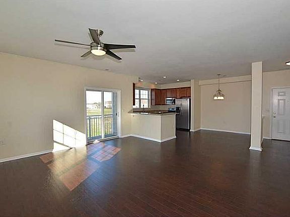 4th image of 924 Southmoor Dr