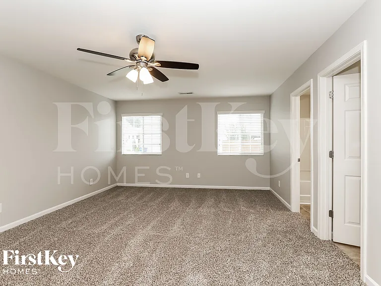400 Walnut Crossing Dr — Photo 11