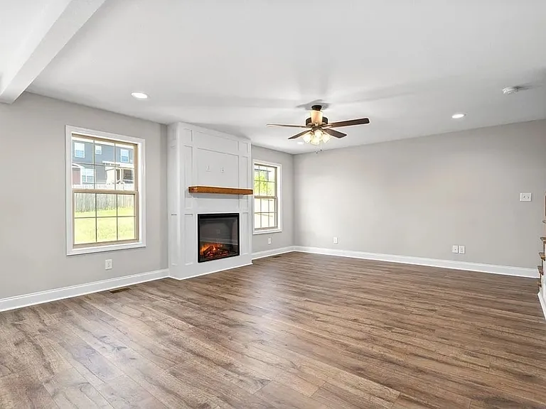 736 Banister Dr — Photo 16