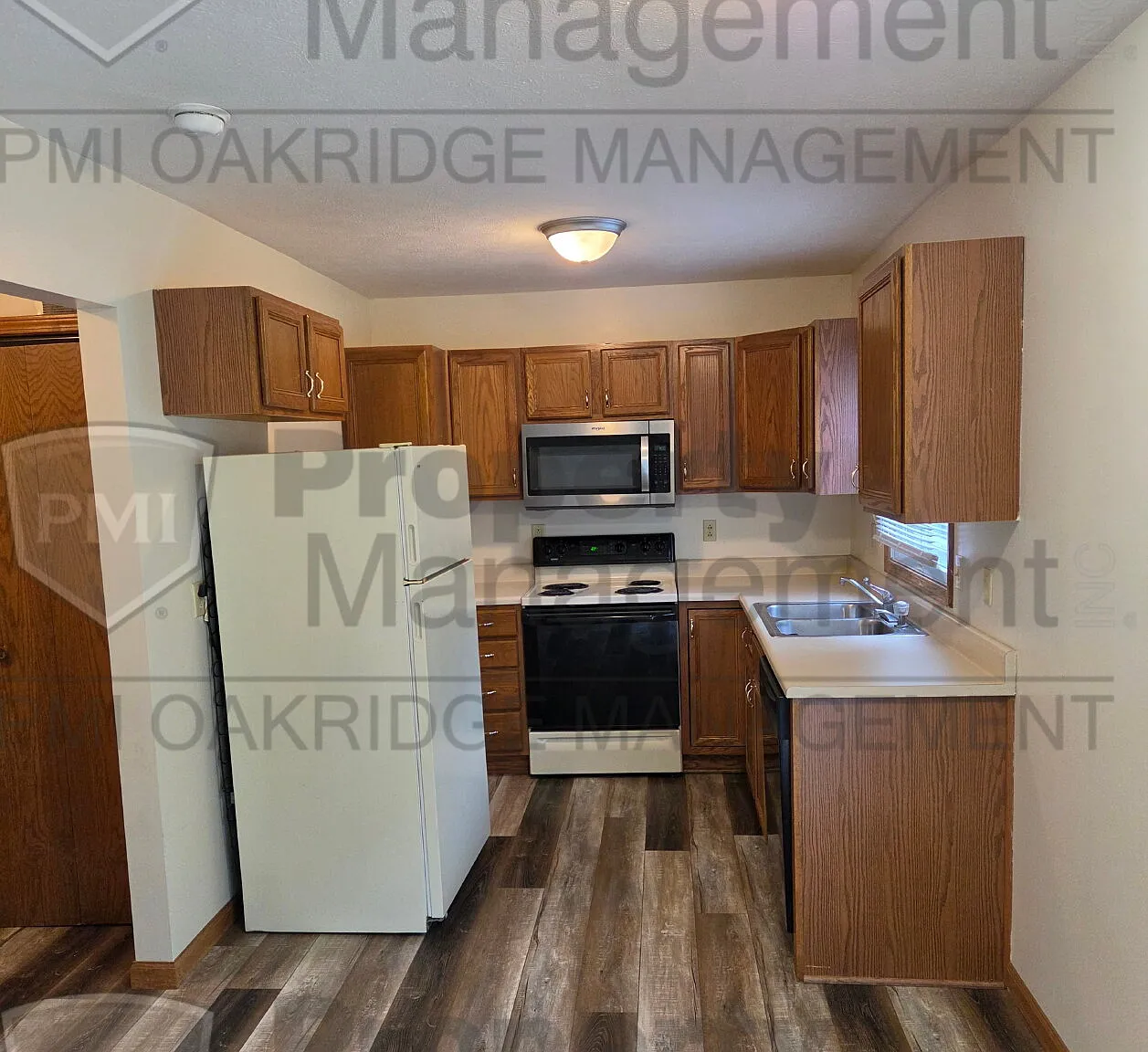 2 bed, 1.5 bath, 1008 sqft, $1,295 — Photo 3