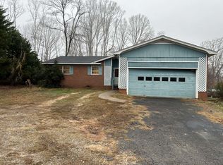 466 Garvin Lake Rd, Gaffney, SC 29340