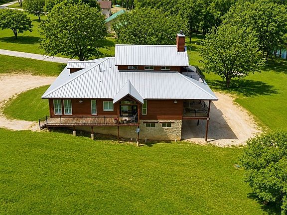3rd image of 398 Redbird Ln