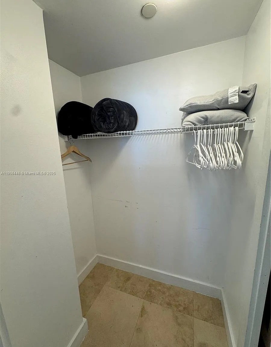 1 bed, 850 sqft, $5,700 — Photo 2