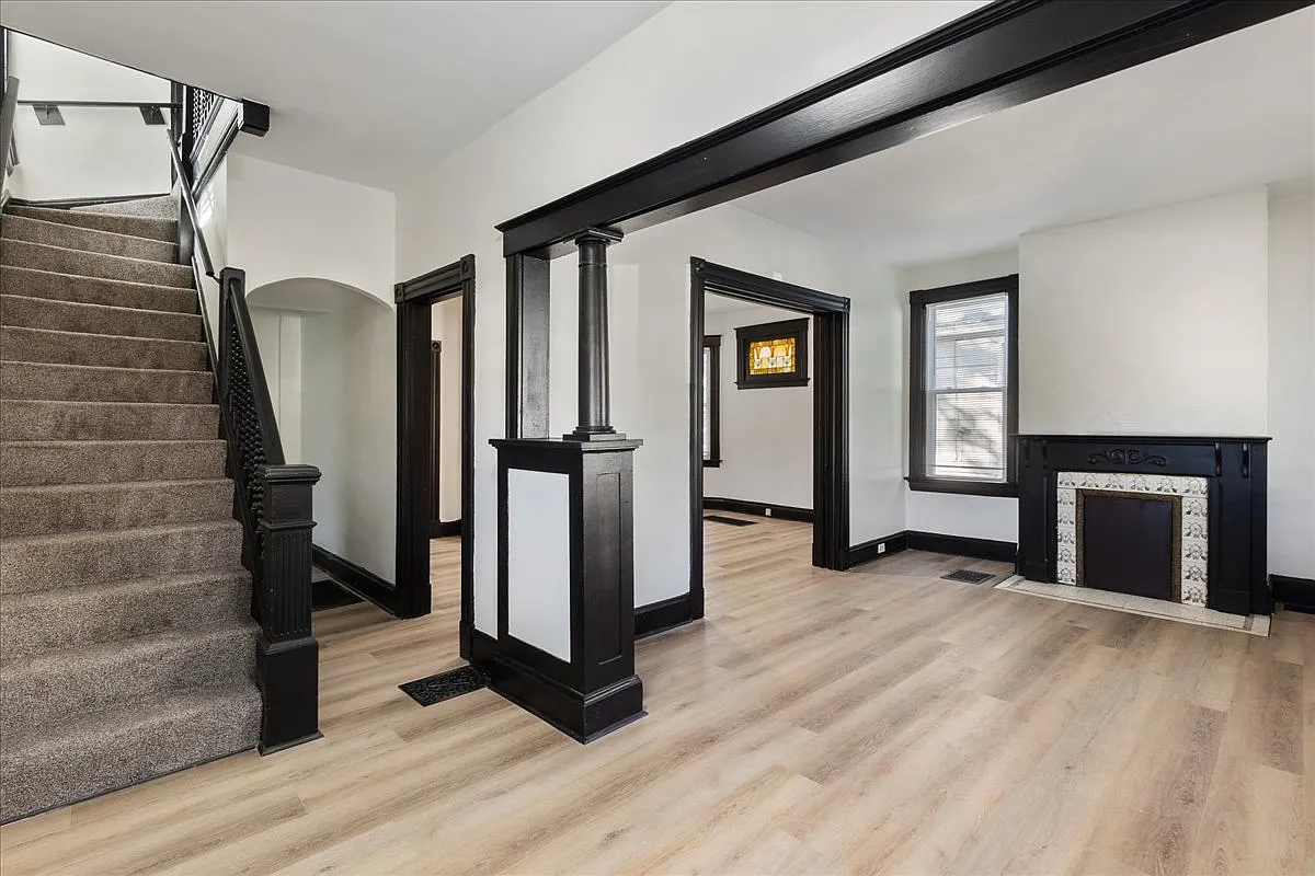 4 bed, 1408 sqft, $1,995 — Photo 2