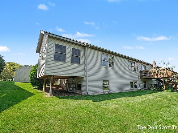 4th image of 210 Heatherview St NW
