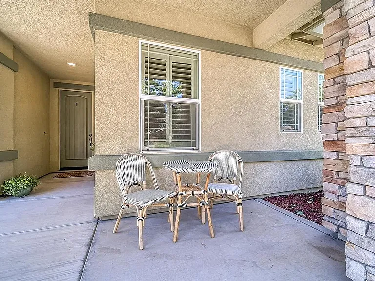 N San Remo Ln — Photo 29