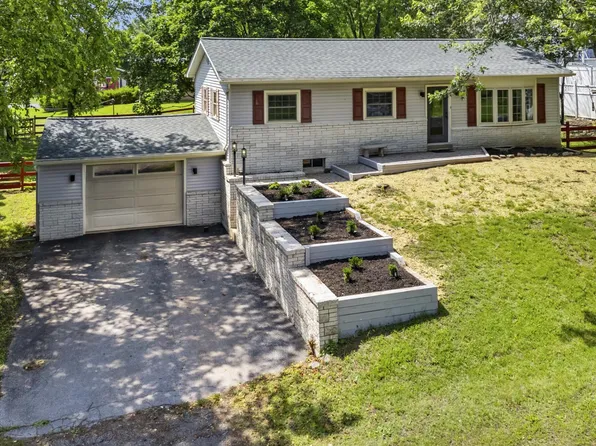 25 Laurel Ave, Birdsboro, PA 19508