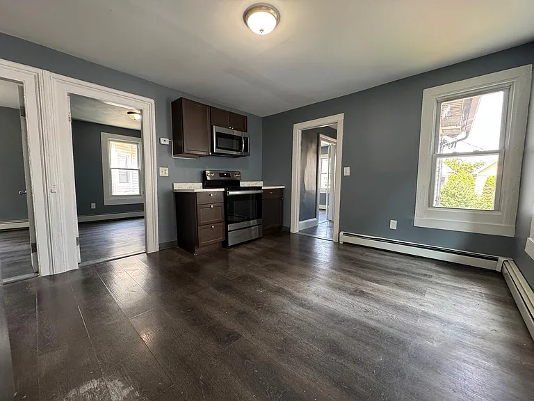 421-2 Logan St #2B — Photo 4