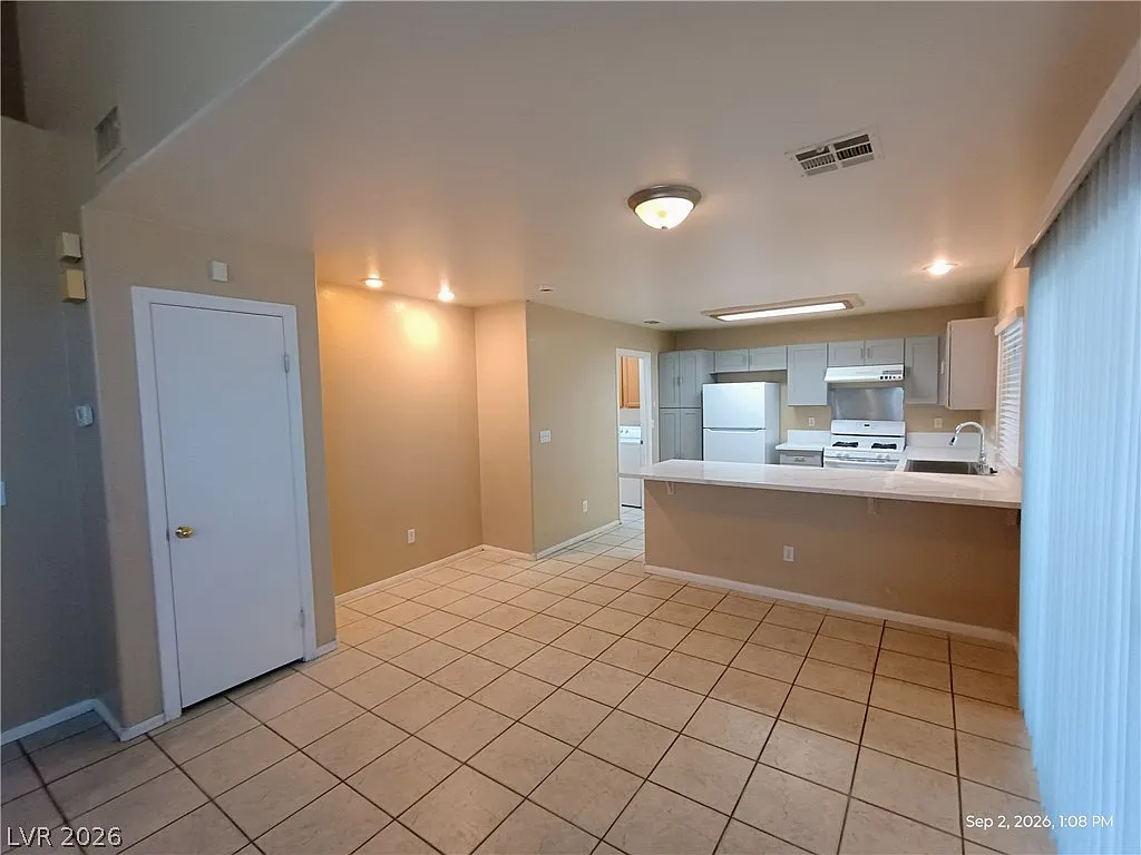 3 bed, 2.5 bath, 1528 sqft, $1,946 — Photo 4