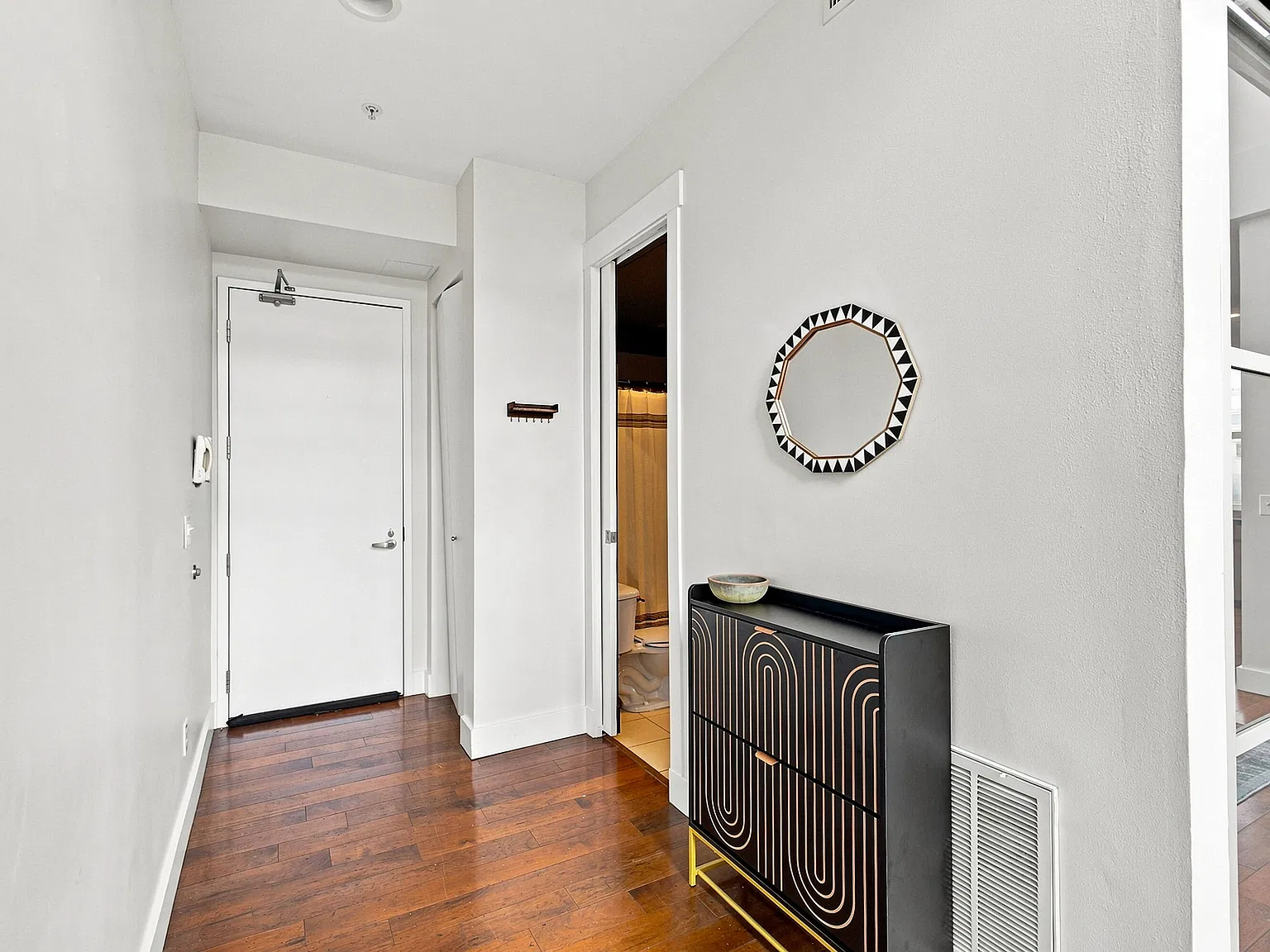 2 bed, 1216 sqft, $3,300 — Photo 2