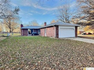 8631 Sandalwood Dr, Lincoln, NE 68520