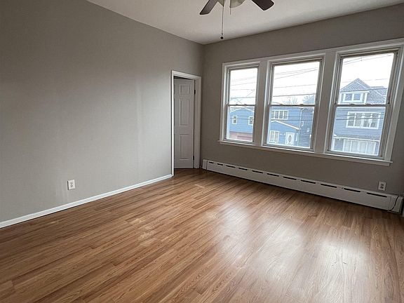 2nd image of 194 Centre Ave Floor 2