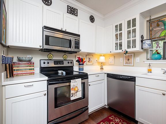 5th image of 925 Cleveland St Unit 226