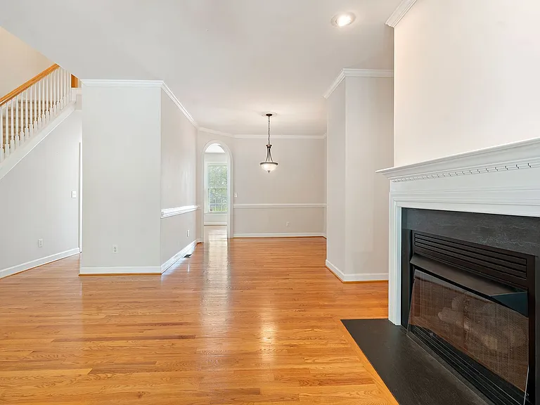 202 Greenview Dr — Photo 9