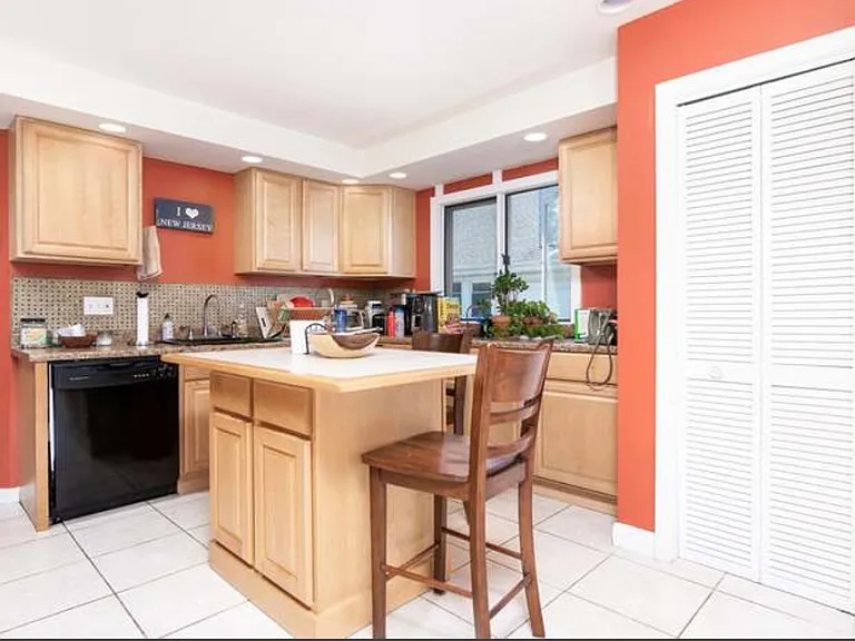 78 Plymouth St — Photo 3