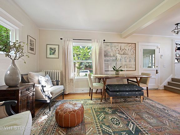 3rd image of 2535 Ashland Ave