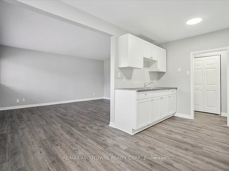 2354 Queensway Dr #2 — Photo 11