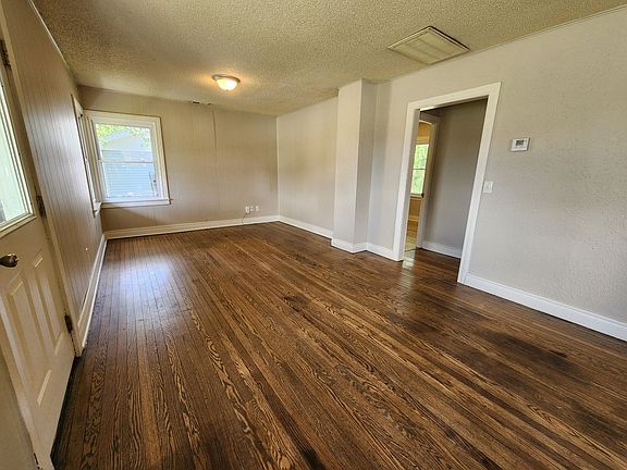 3rd image of 2615 E Division St