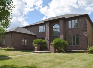 421 Lewis Rd, Geneva, IL 60134