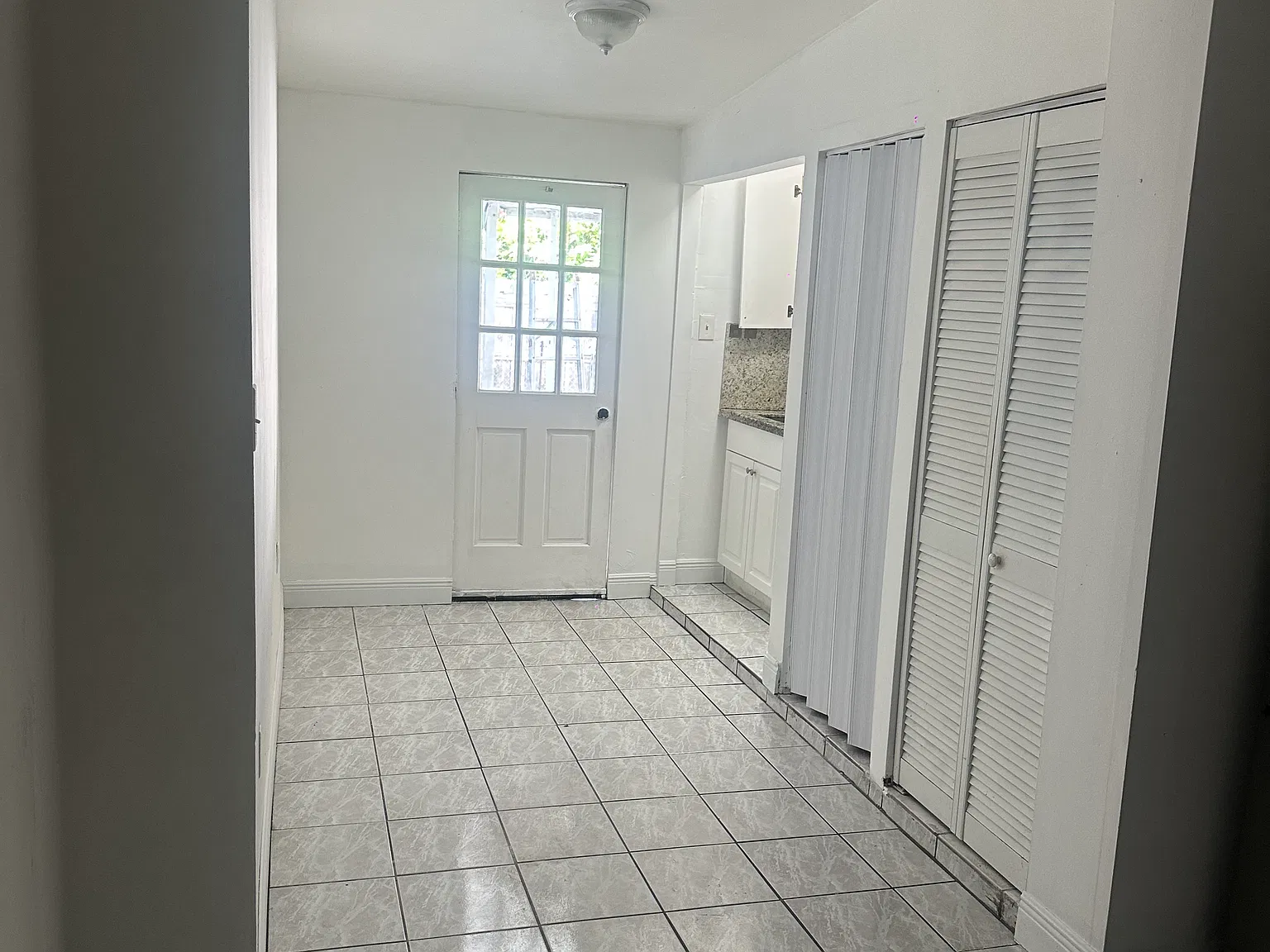 1 bed, 900 sqft, $1,600 — Photo 2